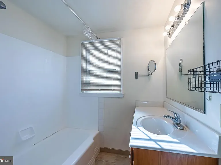 1243 Linden Ave #2 — Photo 9