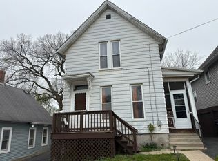32 Daniels Ave, Elgin, IL 60120