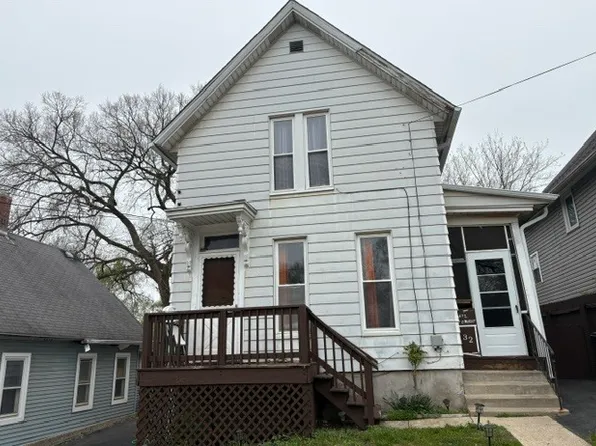 32 Daniels Ave, Elgin, IL 60120