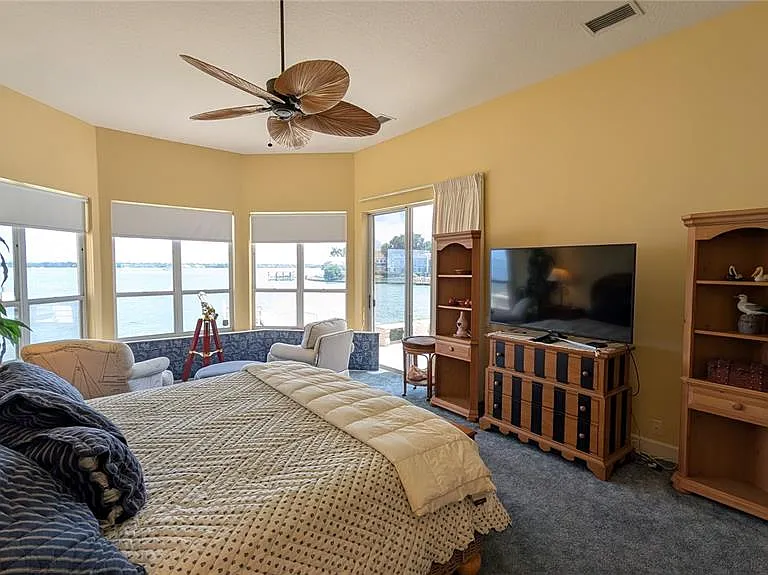 4709 Dolphin Cay Ln S — Photo 16