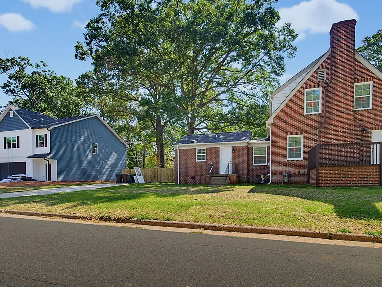 1370 Seminole Dr — Photo 23