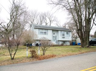 95 Conanicus Rd, Narragansett, RI 02882