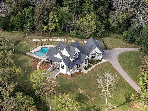 2nd image of 1425 Fuston Hollow Rd