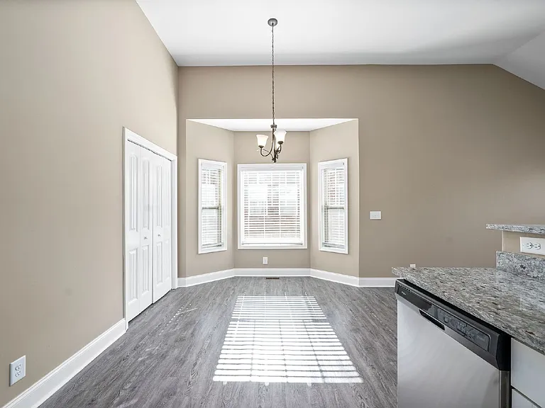 172 Dundee Dr — Photo 14