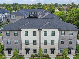 2886 Summers Pl, Troy, MI 48084