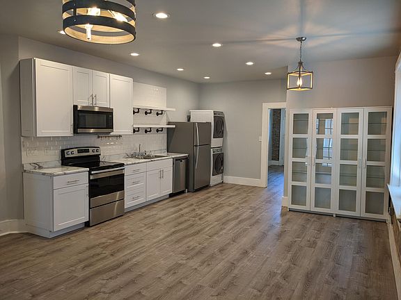 2nd image of 4227 Botanical Ave #1