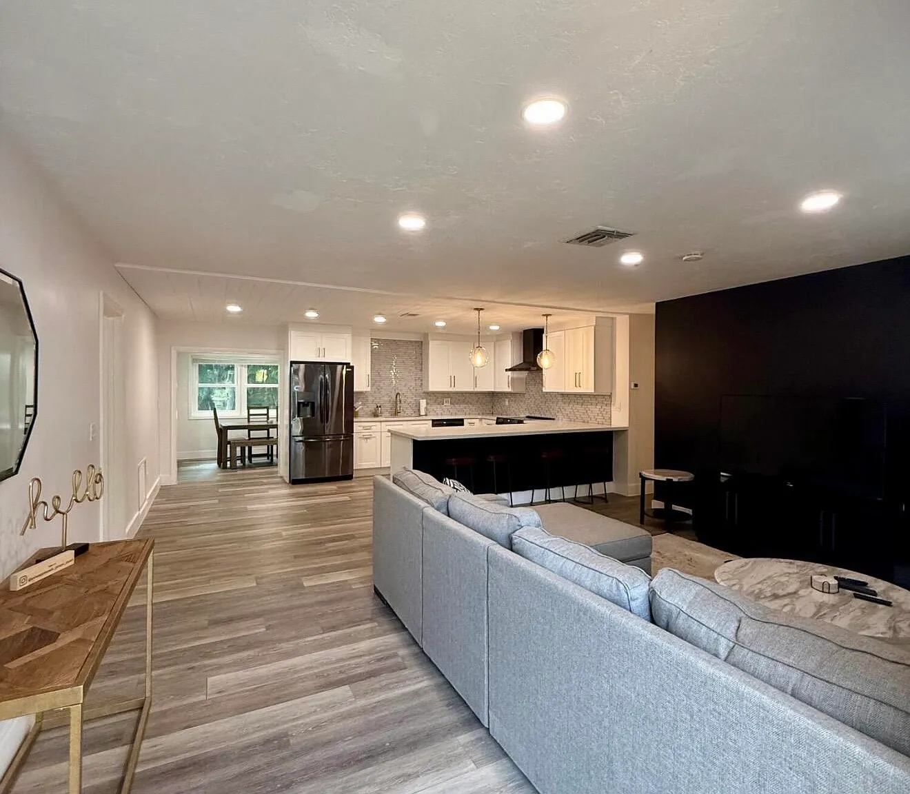 3 bed, 2.0 bath, 1562 sqft, $3,200 — Photo 2