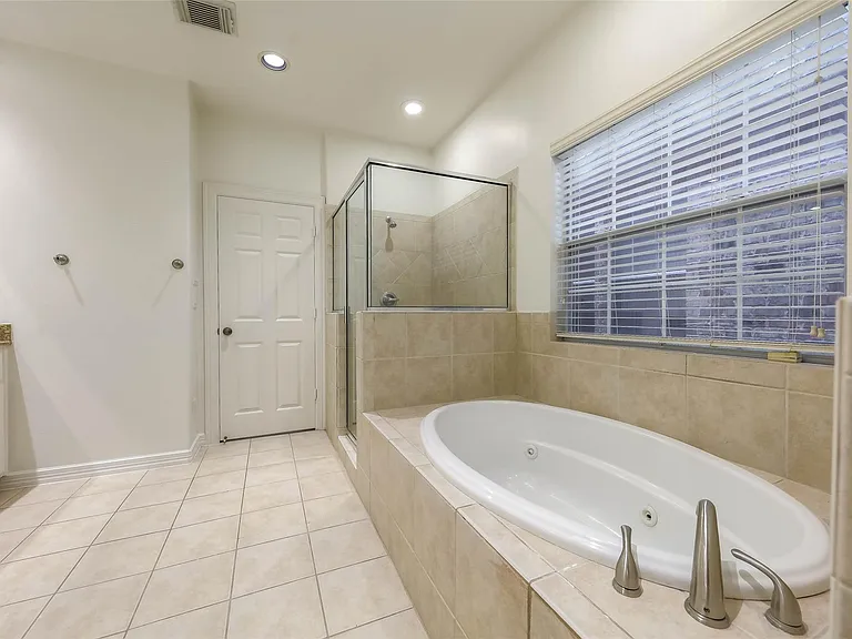 13647 Brookbluff Ln — Photo 37