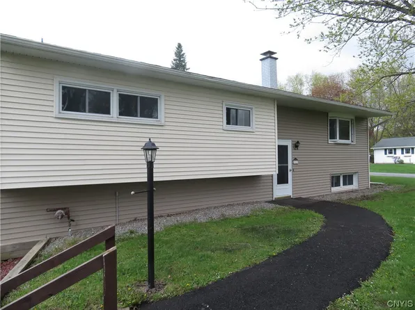 11 Berra Ln, Whitesboro, NY 13492