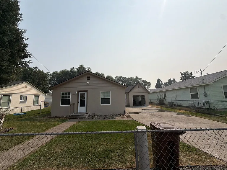 2410 Englewood Ave — Photo 40