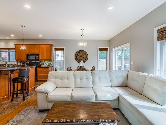 4th image of 45 Graydon Dr