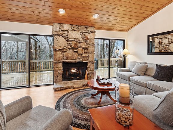 3rd image of 145 Rhododendron Court