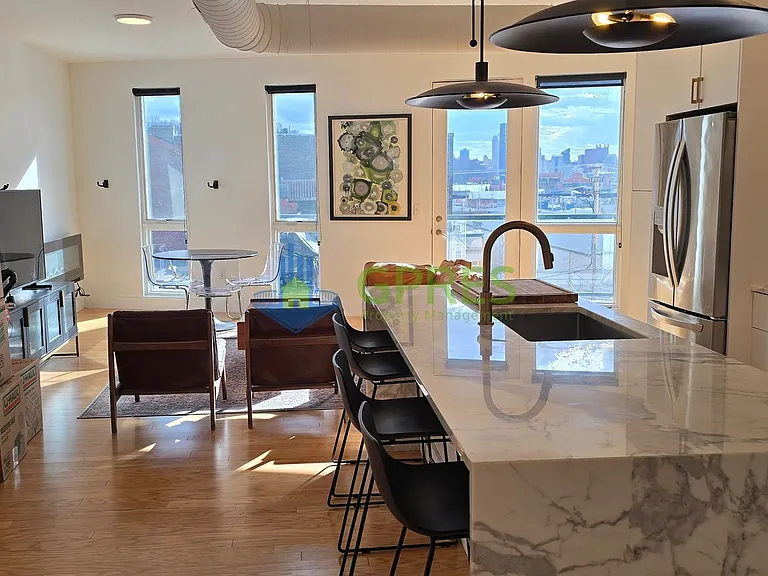 3725 Butler St — Photo 2