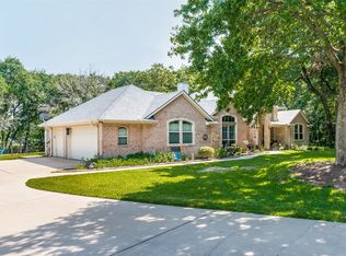 4401 Oak Shores Cir, Crossroads, TX 76227