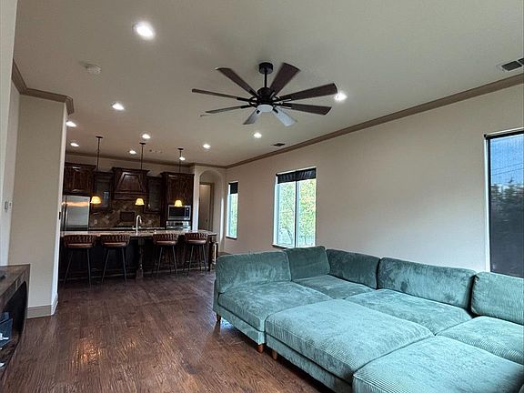 5th image of 3112 Pavonia Dr