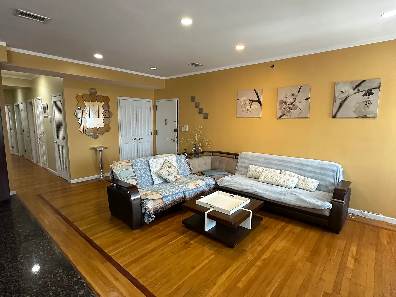 3 bed, 1600 sqft, $4,900 — Photo 3