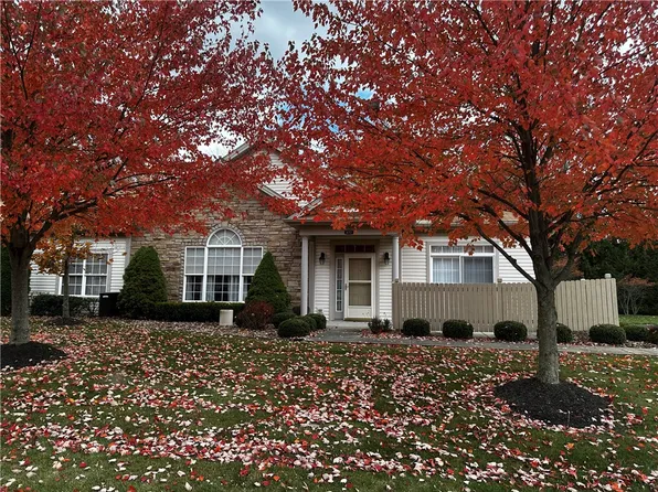 177 Stonegate Blvd, Hermitage, PA 16148