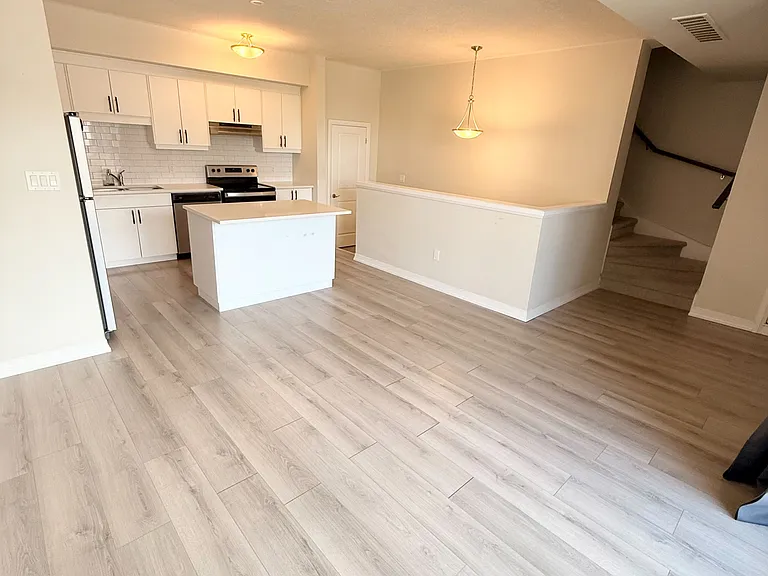 261 Woodbine Ave #65 — Photo 3
