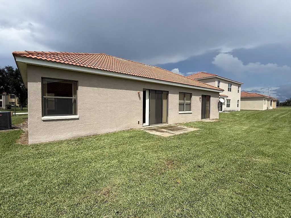 439 Caraway Dr — Photo 3