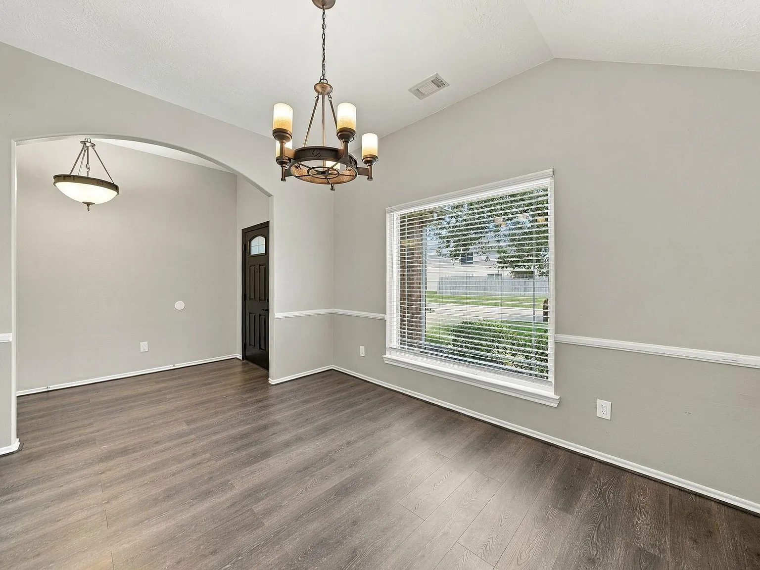4 bed, 2.0 bath, 1989 sqft, $2,750 — Photo 4