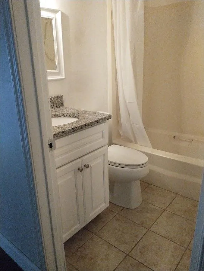 2 bed, 800 sqft, $1,300 — Photo 3