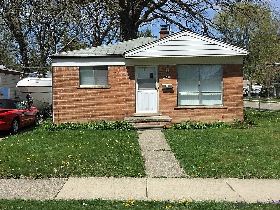 806 W Gardenia Ave photo 1