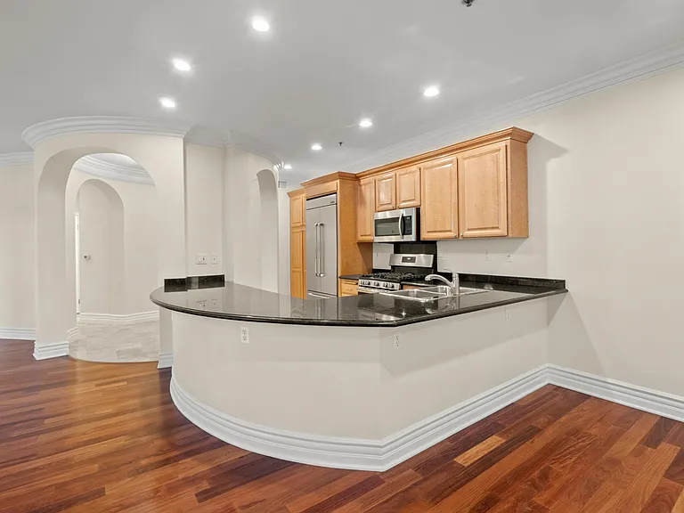 10364 Almayo Ave #201 — Photo 16