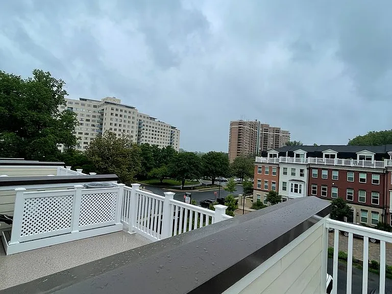 10324 Grosvenor Pl — Photo 9