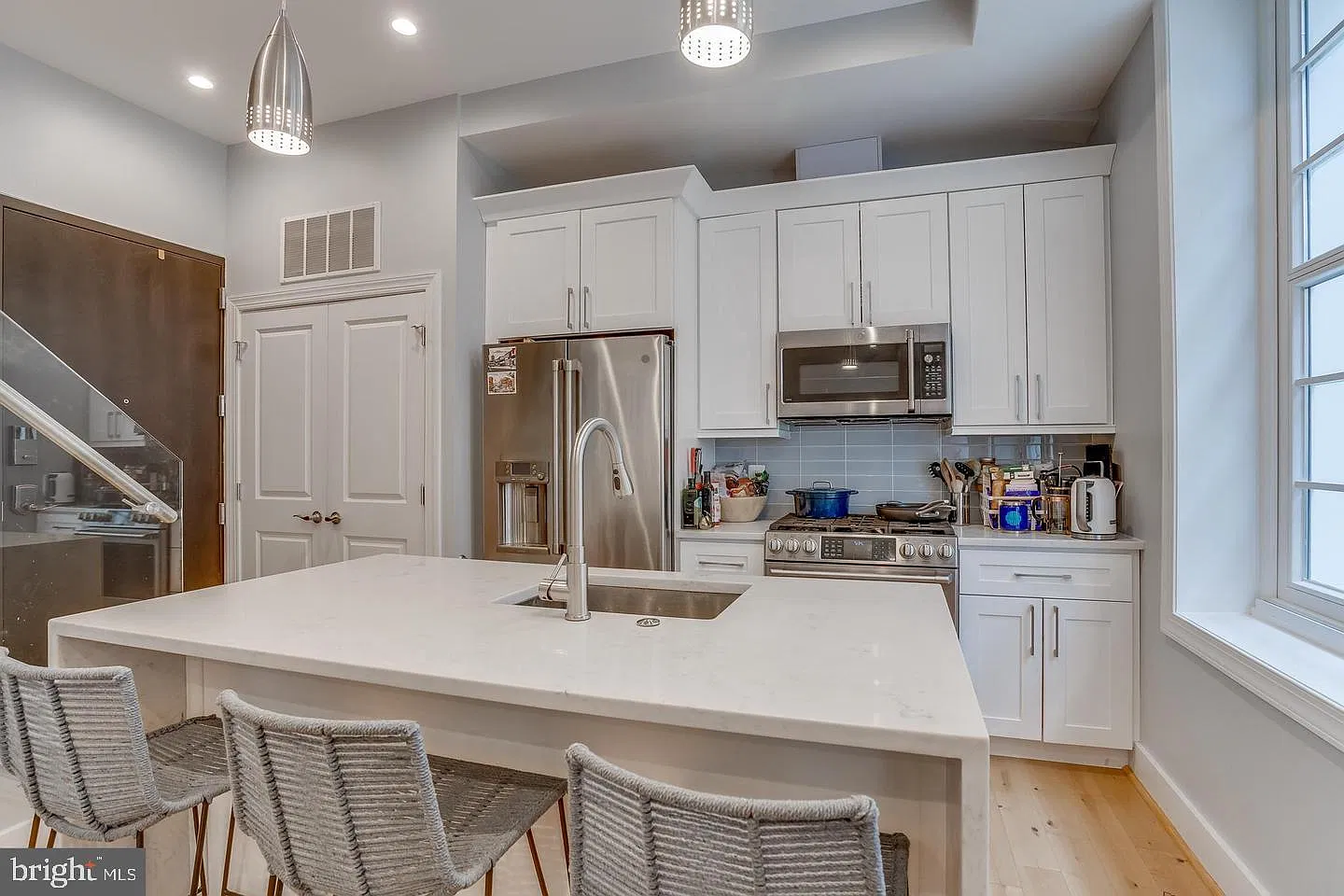 2 bed, 2.5 bath, 900 sqft, $3,400 — Photo 4