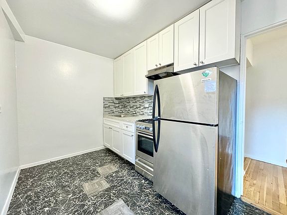 4th image of 14227 Barclay Ave APT 305