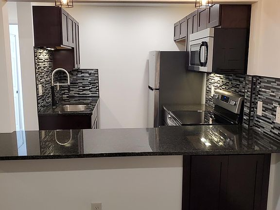 3rd image of 60 Stevens St W #7