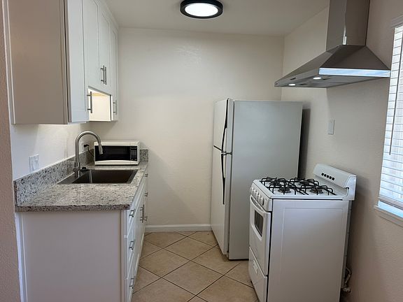 3rd image of 814 5th St #8