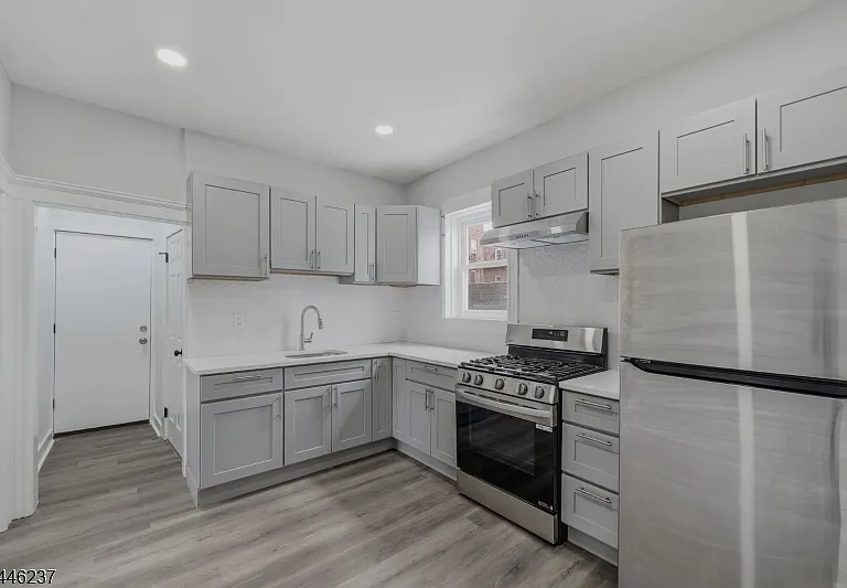 489 E 22nd St #1 — Photo 4