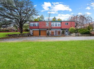 11 Valley View Rd, Great Neck, NY 11021