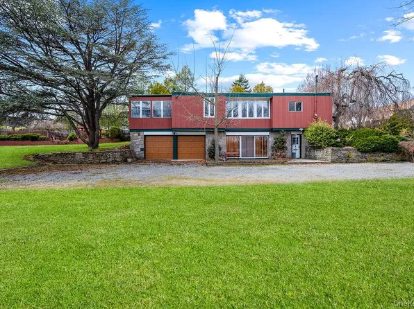 11 Valley View Road, Great Neck, NY 11021