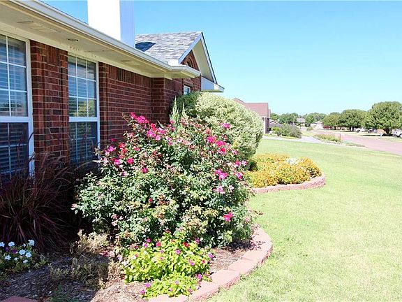 4th image of 309 Mary Dr