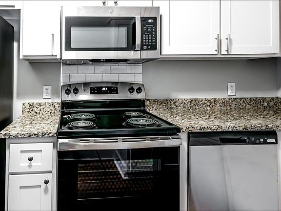 2nd image of 3819 Eagle Dr #1-4