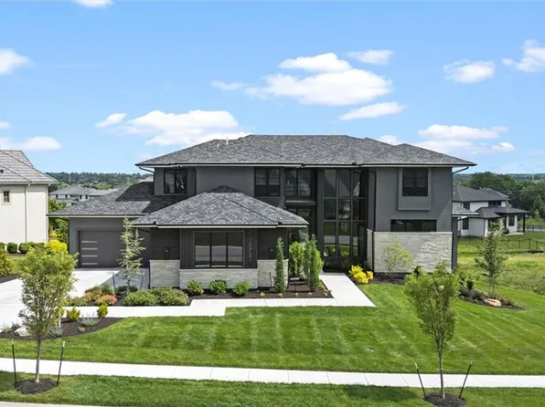 10721 W 142nd St, Overland Park, KS 66221