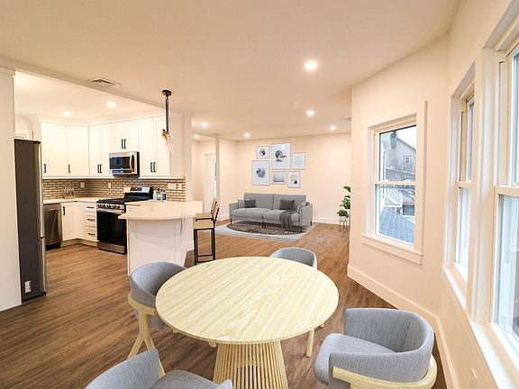 3rd image of 521 Westchester Ave APT 2