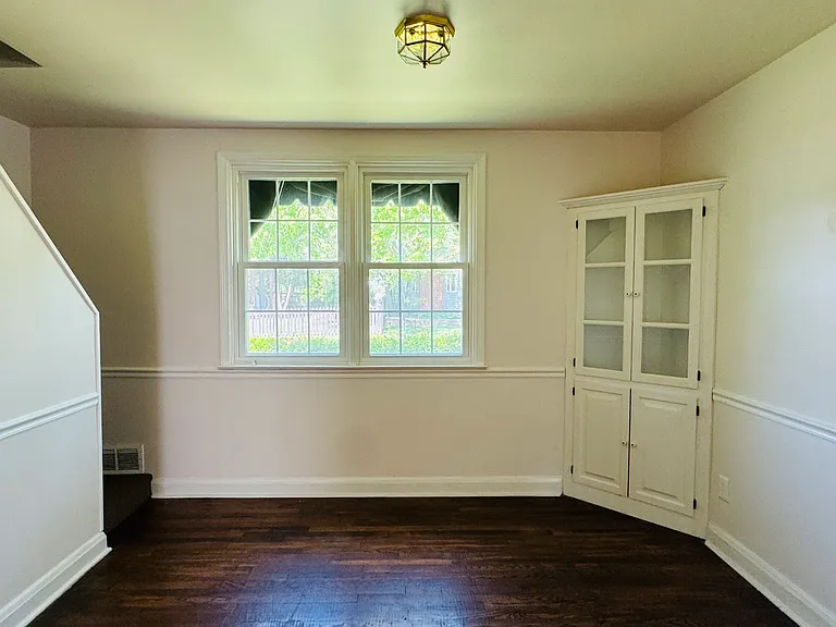 533 Morris Ave — Photo 10