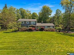 248 Wayfair Cir, Franklin Lakes, NJ 07417