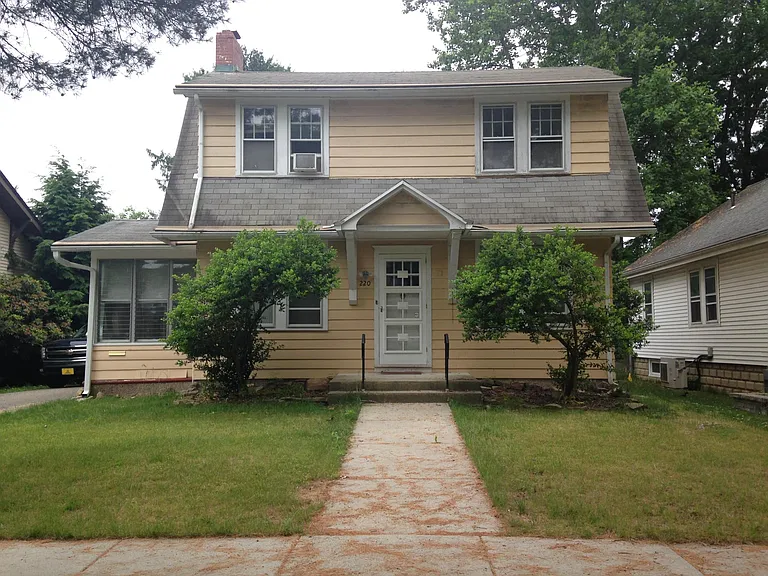 220 University Blvd — Photo 2