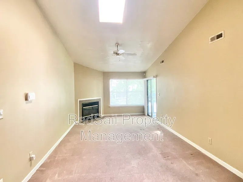 2 bed, 2.0 bath, 1049 sqft, $1,495 — Photo 3