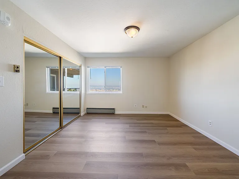 545 Burnett Avenue — Photo 24