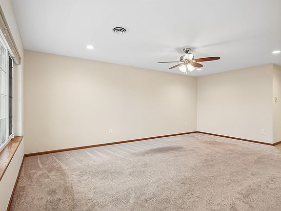 4th image of 803 Spruce Dr SW #8