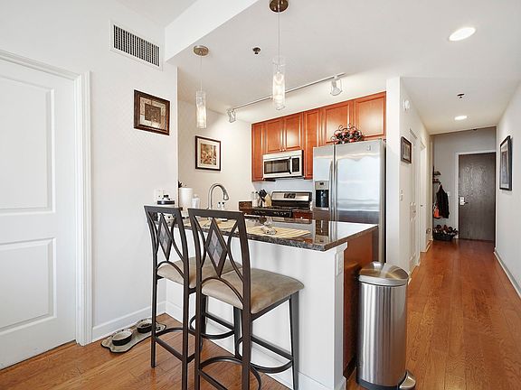 3rd image of 1400 S Michigan Ave APT 1608