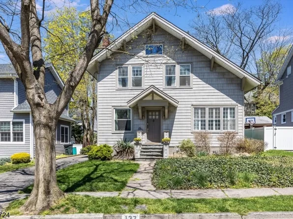 137 Ames Ave, Leonia Boro, NJ 07605