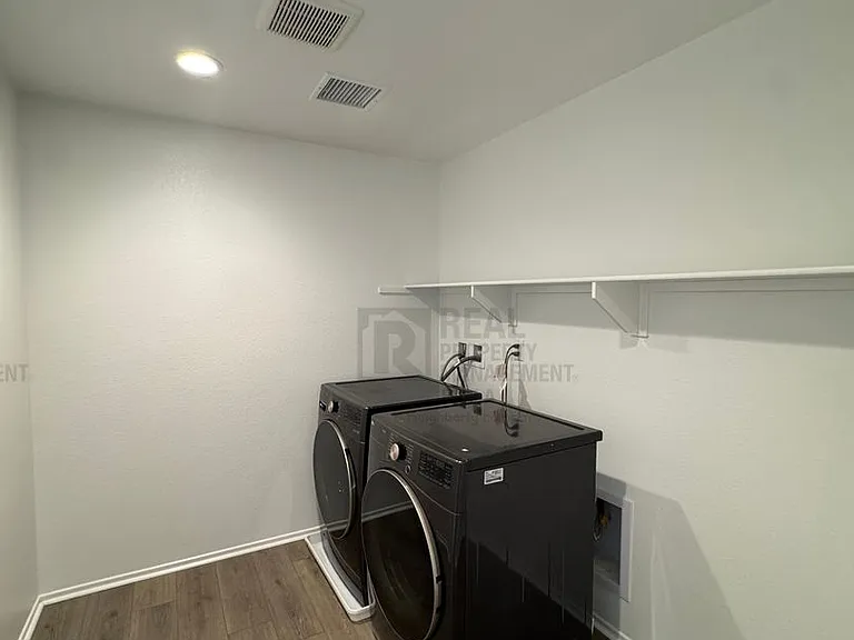 2807 Moonshimmer St — Photo 21