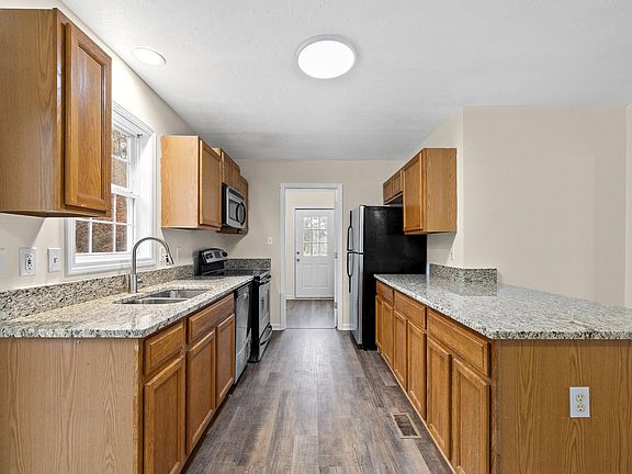 3rd image of 203 Clearwater Dr