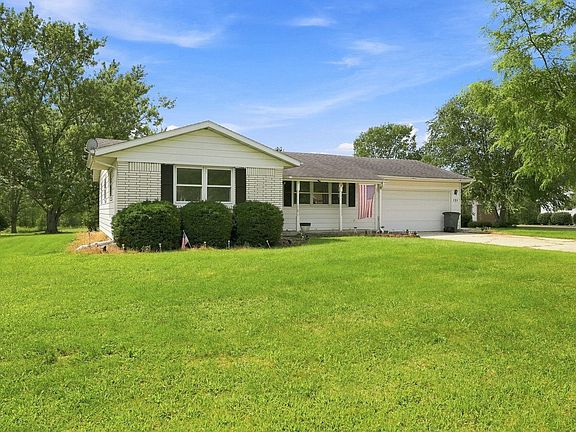 3rd image of 121 Riverside Ct